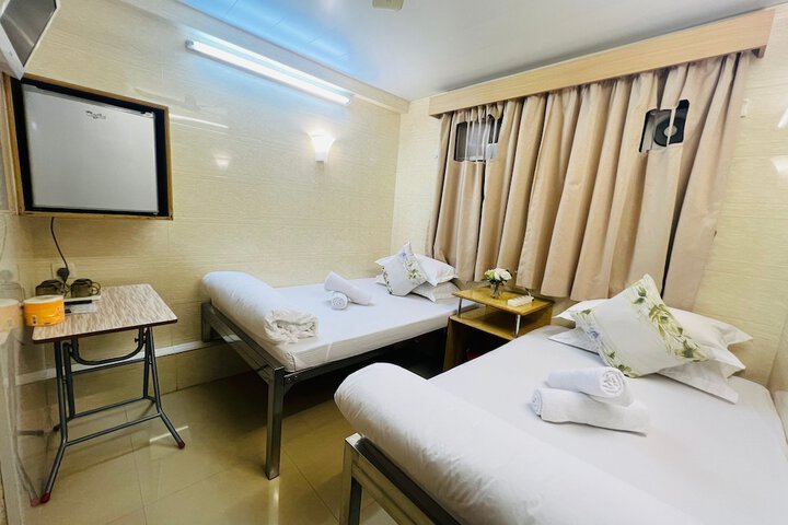Room 8 of 16