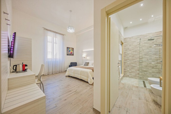 Room 9 of 32