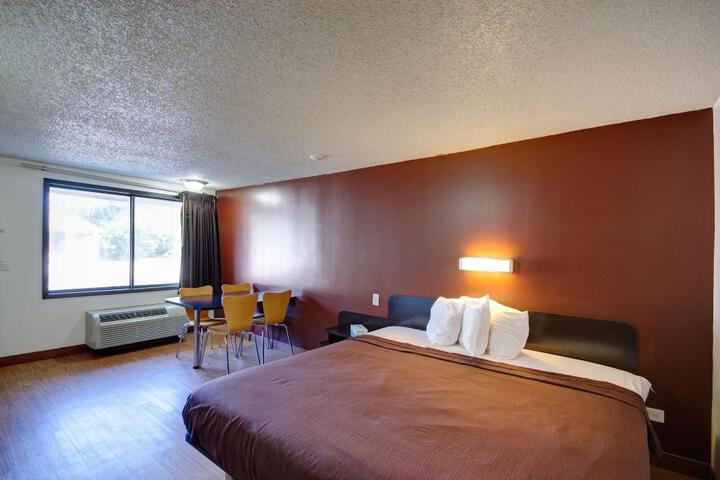 1 King Bed (1 of 13)