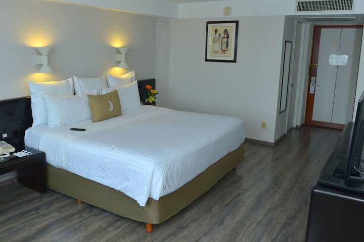 Room 28 of 221
