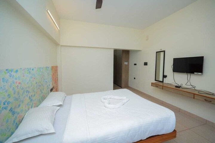 Room 11 of 38