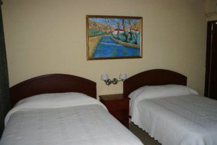 Room 10 of 18