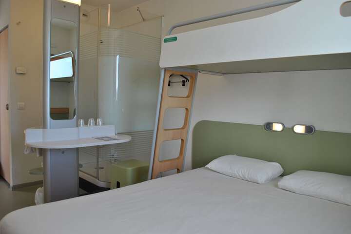 Room 28 of 71