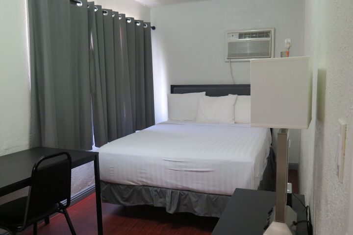 Room 11 of 25