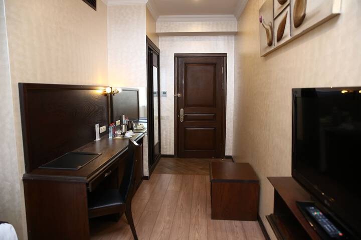 Room 15 of 122