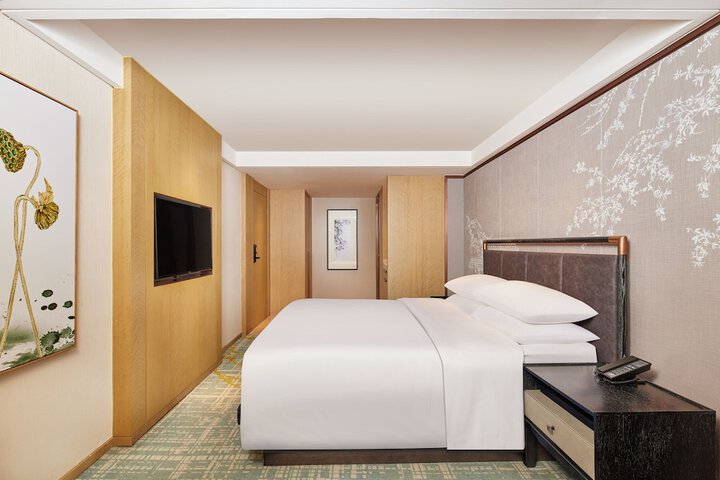 Room 10 of 46