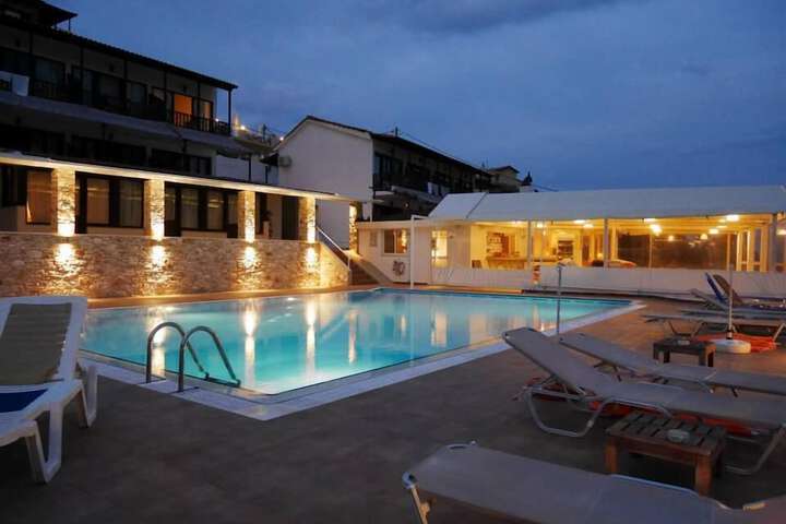 Pool 21 of 48