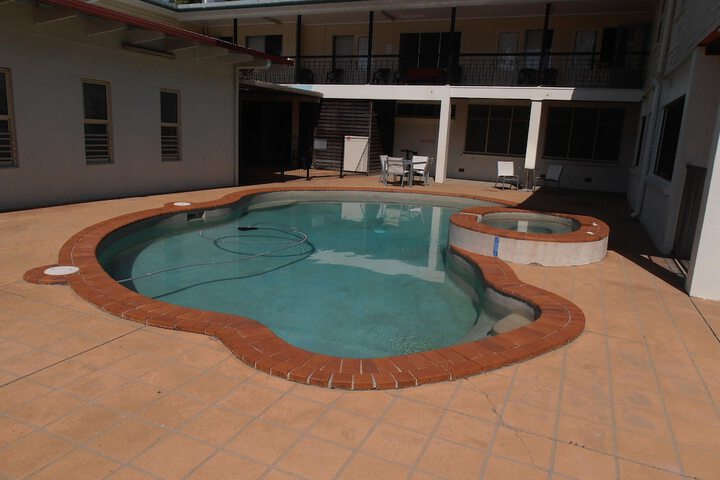 Pool 17 of 25