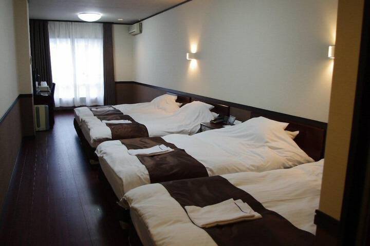 Room 8 of 27