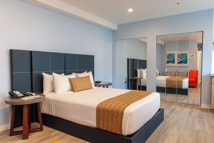 1 Queen Bed (4 of 53)
