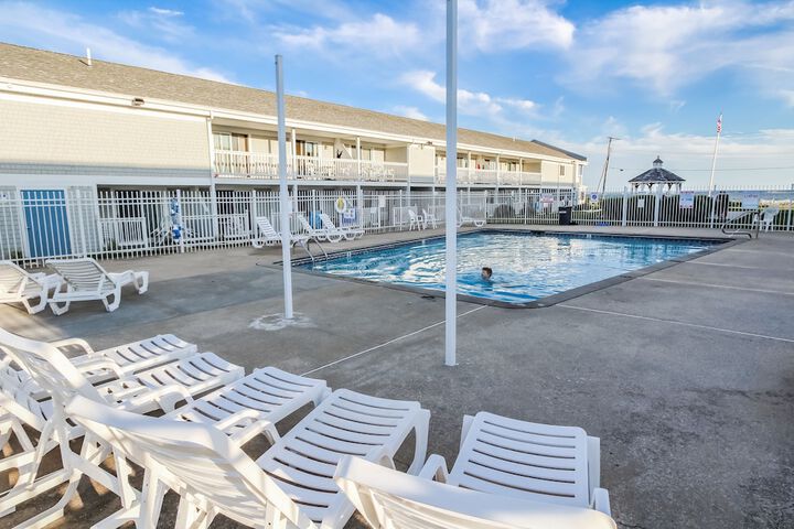 Hotel with Pool