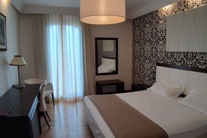 Room 6 of 94