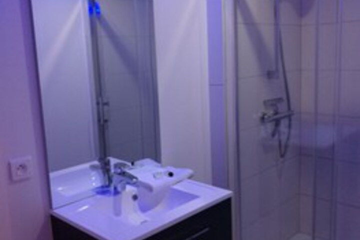Room 5 of 60