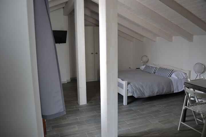 Room 3 of 61