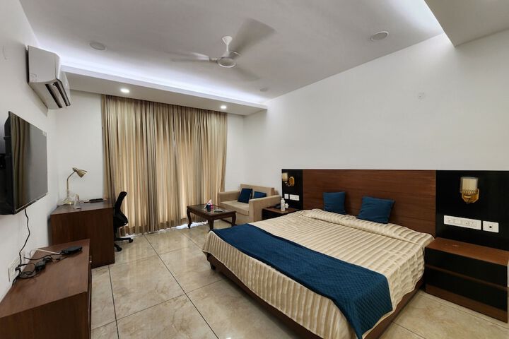 Room 4 of 14