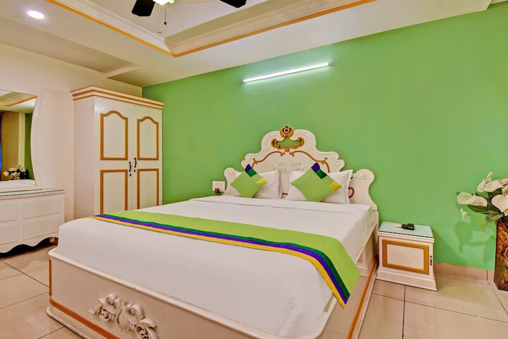 Room 33 of 52