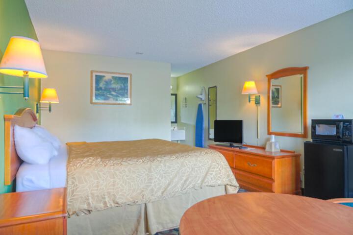 1 King Bed (1 of 21)