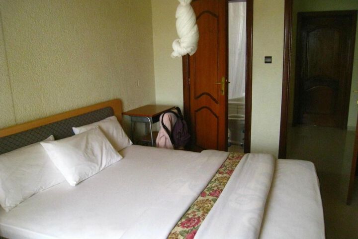 Room 10 of 39