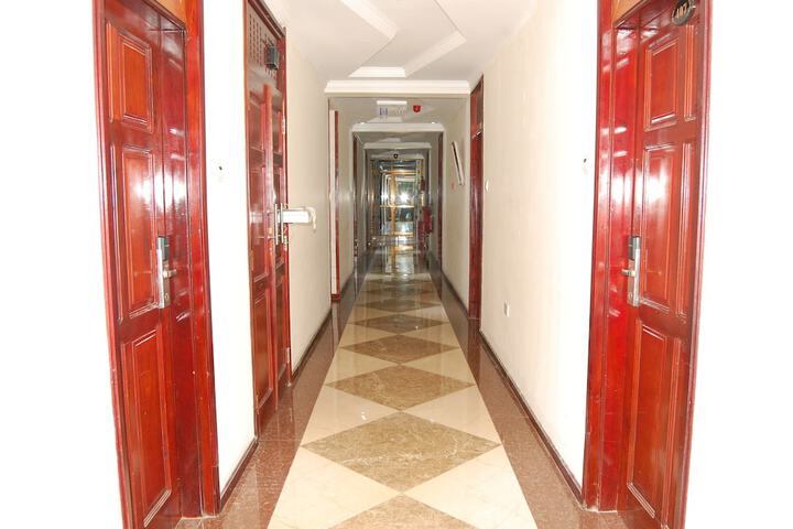 Ballroom/Hall 23 of 27