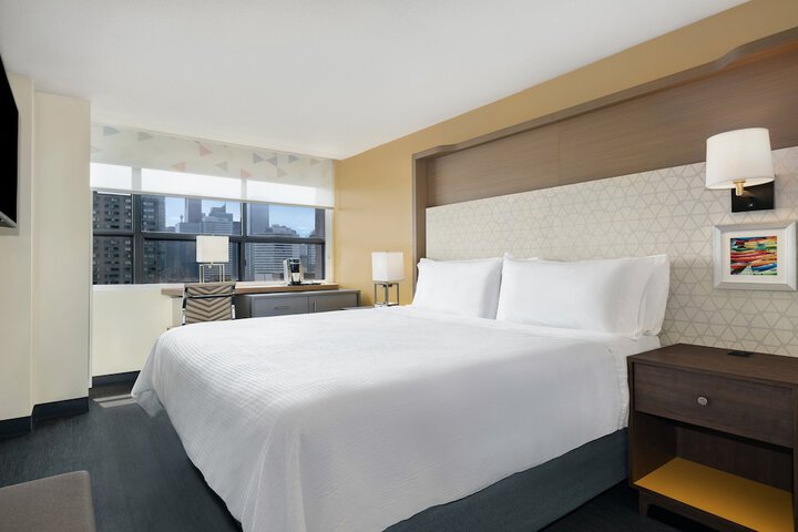 1 Queen Bed (7 of 12)
