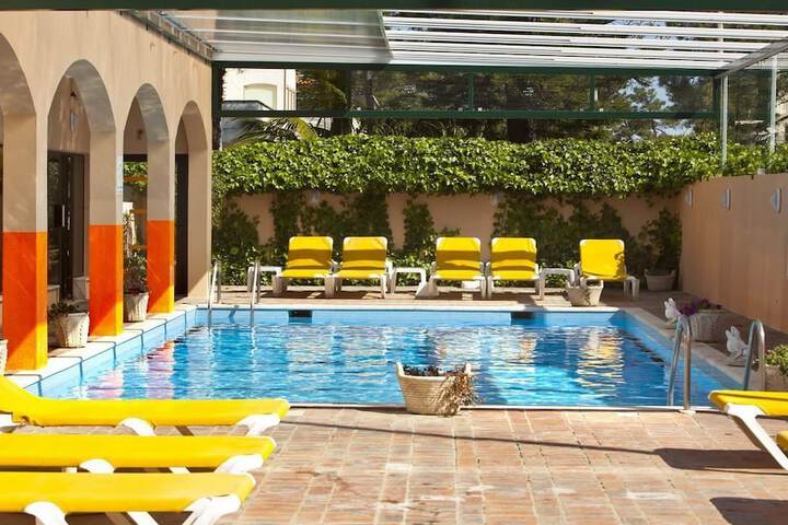 Pools & Facilities