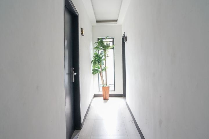 Ballroom/Hall 74 of 79
