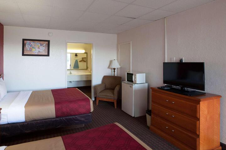 1 King Bed (7 of 10)