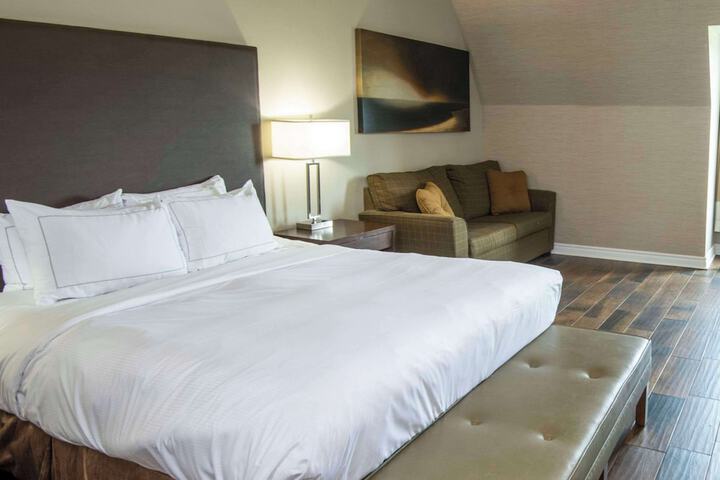 Queen Bed with Sofa (5 of 35)