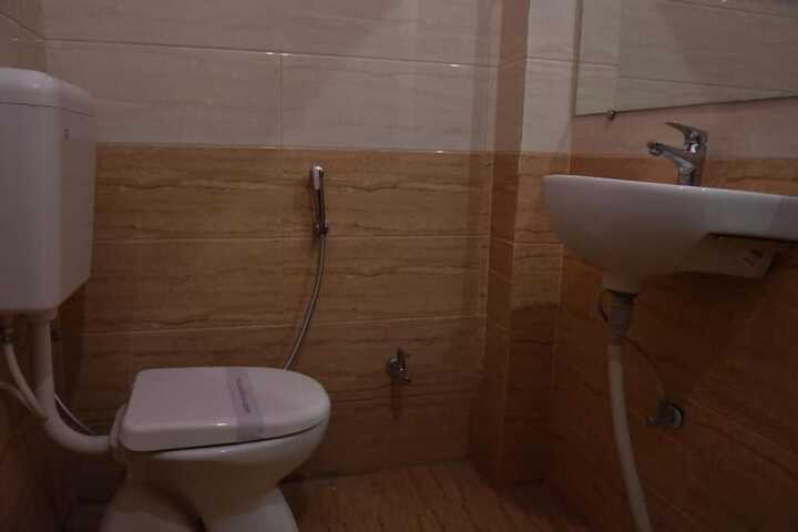 Room 28 of 33