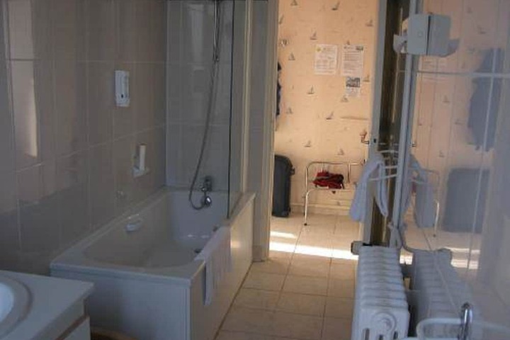 Room 11 of 22