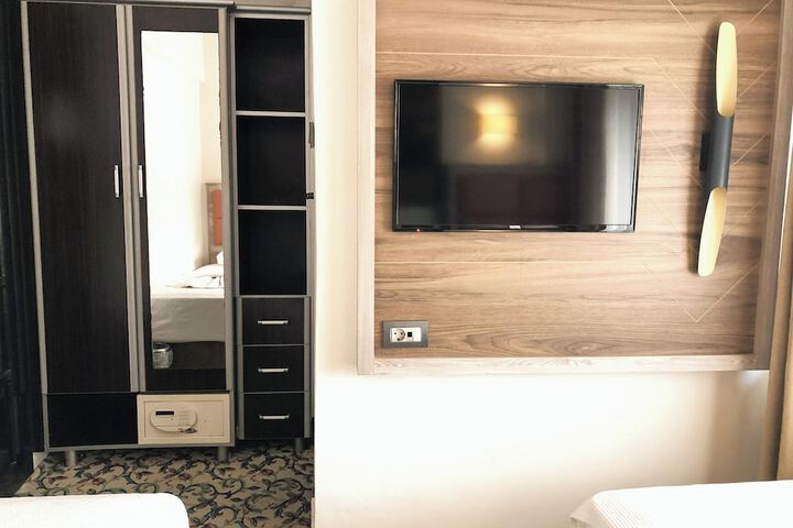 Room 11 of 29