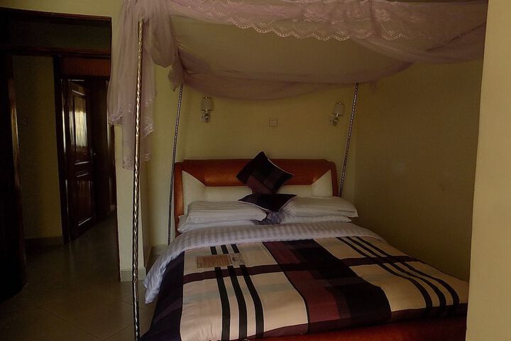 Room 9 of 25