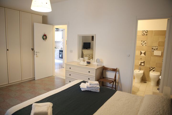 Room 4 of 36