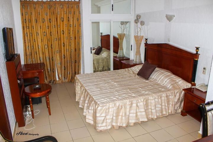 Room 28 of 62