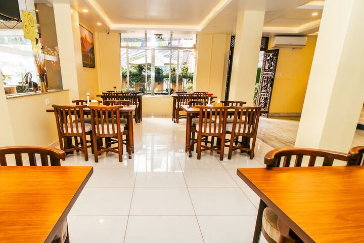 Dining 49 of 73