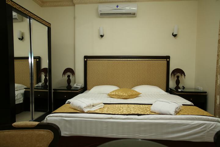 Room 8 of 39