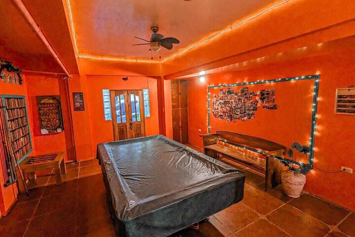 Lounge 67 of 85