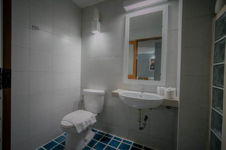 Room 32 of 50