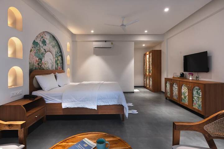 Room 5 of 11