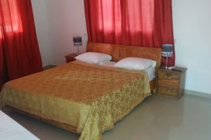 Room 5 of 10