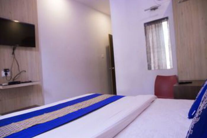 Room 13 of 19