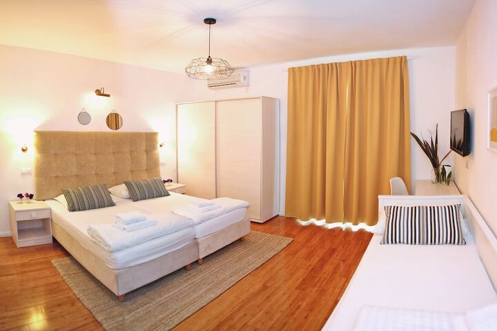 Room 17 of 104