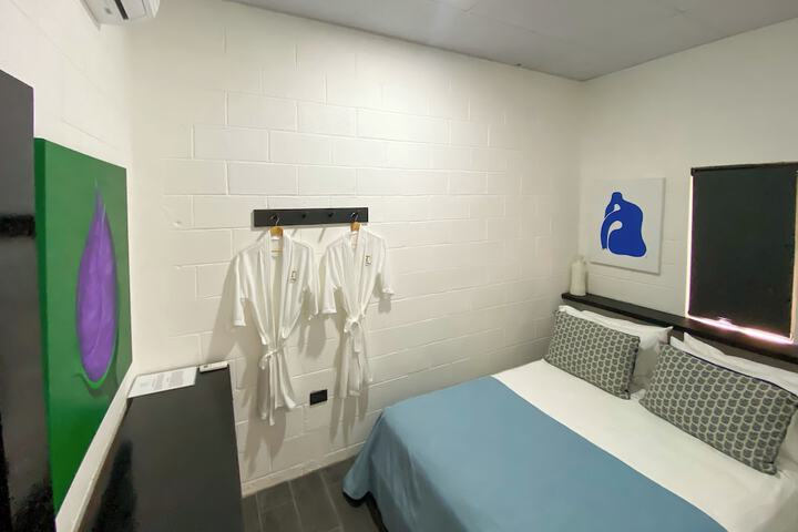 Room 6 of 30