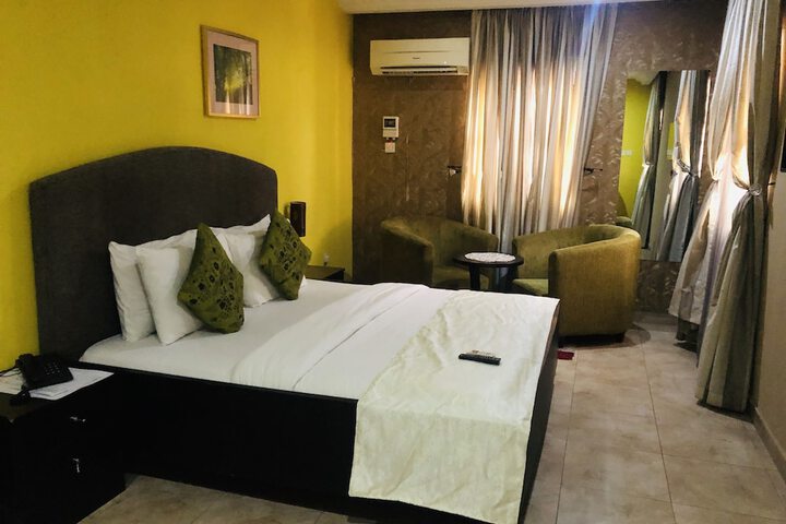 Room 8 of 23