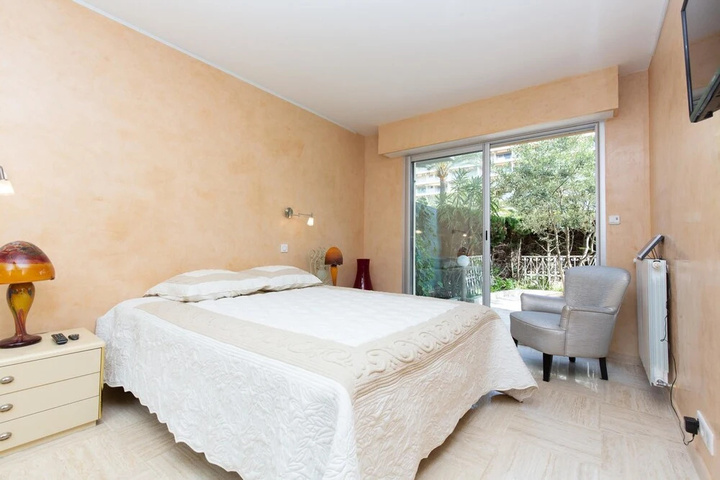 Room 4 of 13