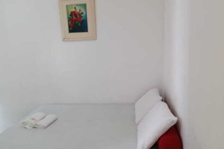 Room 6 of 25