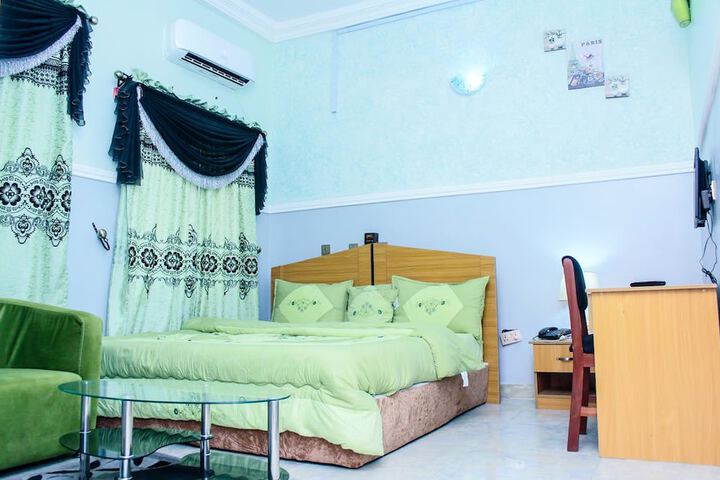 Room 8 of 8