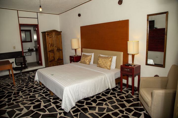 Room 4 of 27