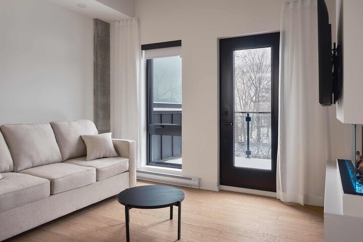 209 2nd Floor Studio Murphy Queen Bed with Balcony (68 of 95)
