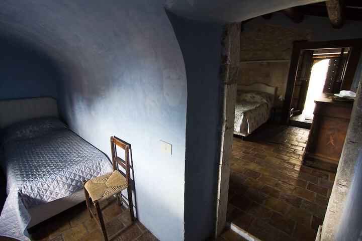 Room 7 of 32